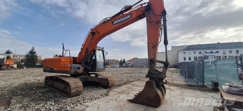 Doosan DX 225 LC Bageri guseničari