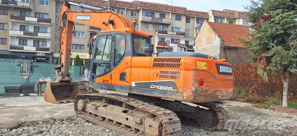 Doosan DX 225 LC Bageri guseničari