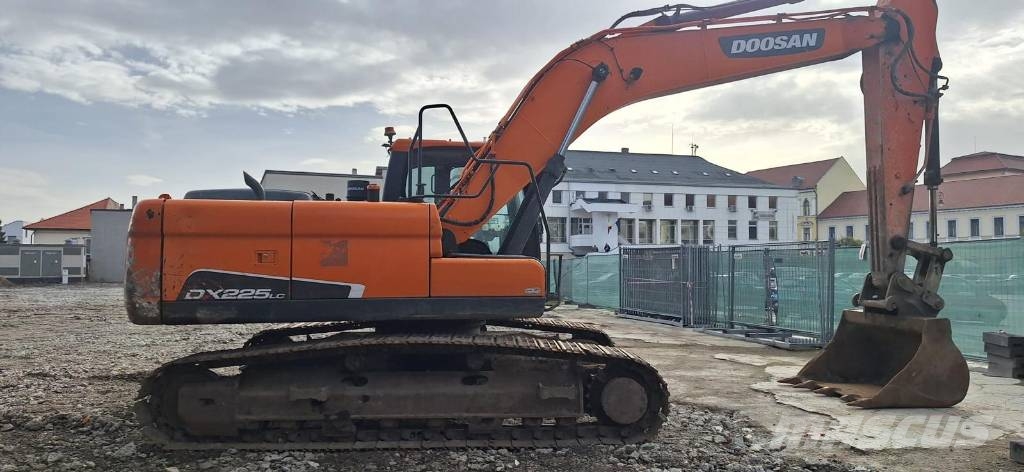 Doosan DX 225 LC Bageri guseničari
