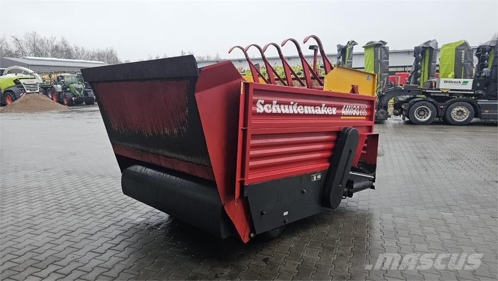 Schuitemaker Amigo 20S Receiving hoppers, blowers and elevators