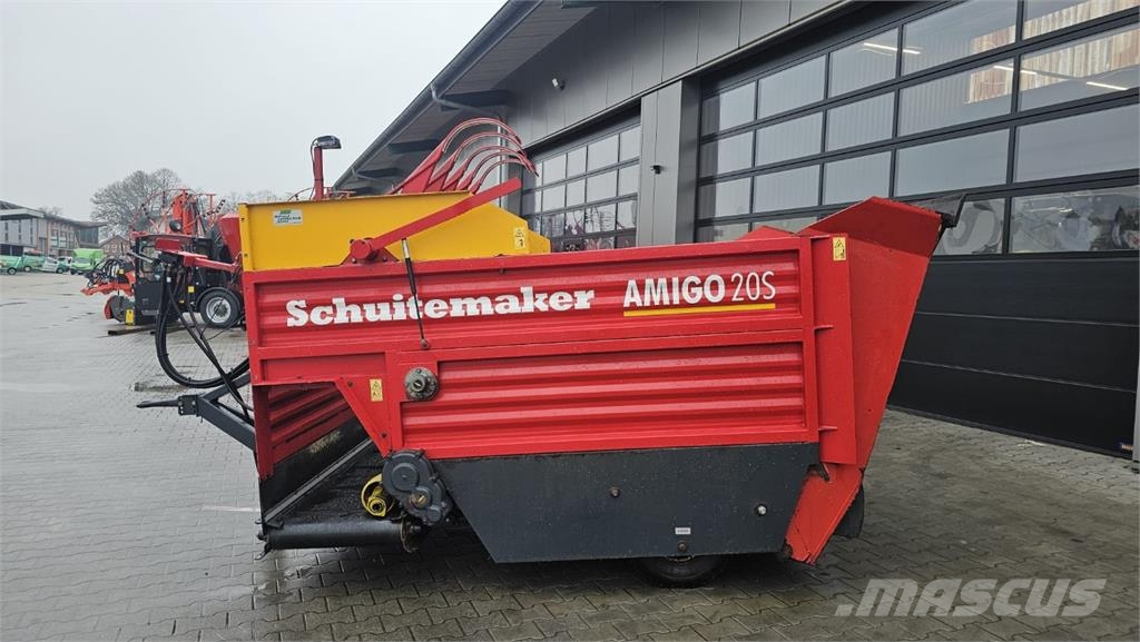 Schuitemaker Amigo 20S Receiving hoppers, blowers and elevators