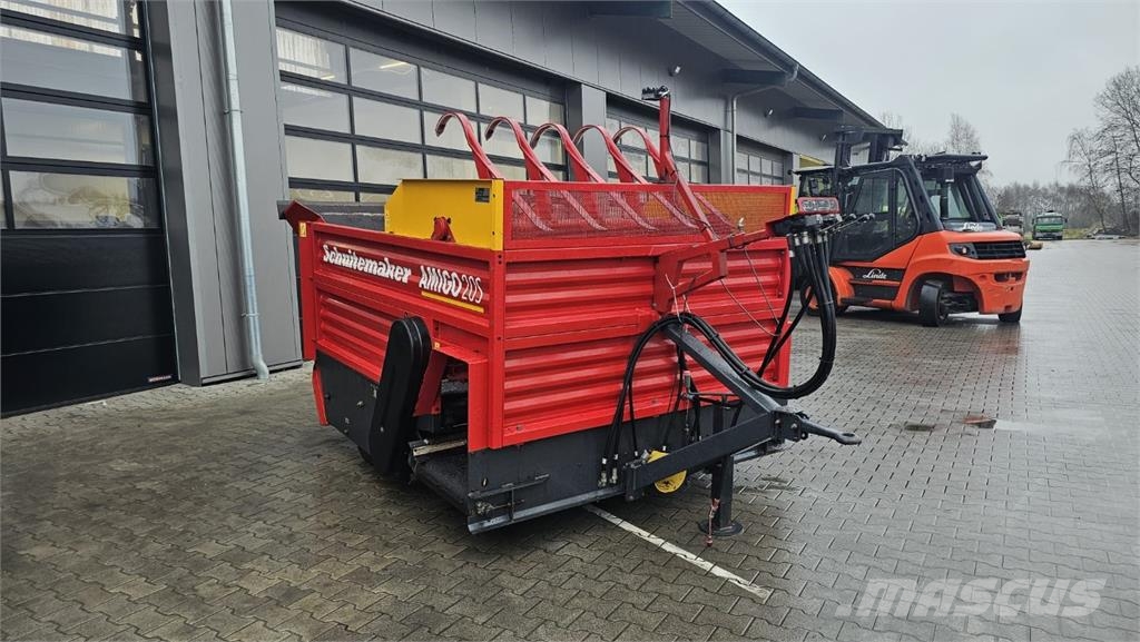 Schuitemaker Amigo 20S Receiving hoppers, blowers and elevators