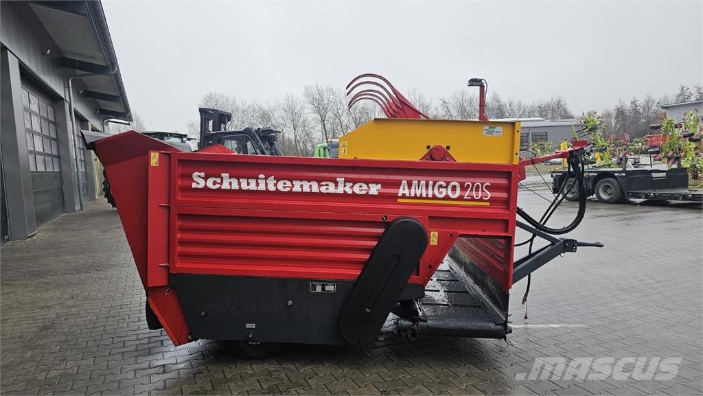 Schuitemaker Amigo 20S Receiving hoppers, blowers and elevators