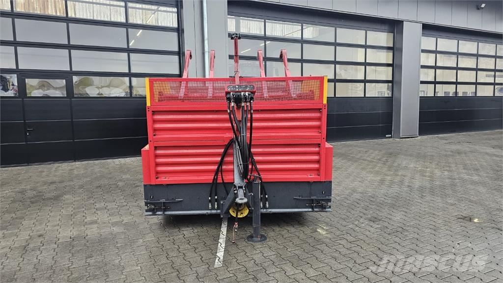 Schuitemaker Amigo 20S Receiving hoppers, blowers and elevators