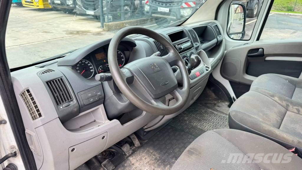 Peugeot Boxer 2.2 L3 stake body 3M - 7 seats Transporterek