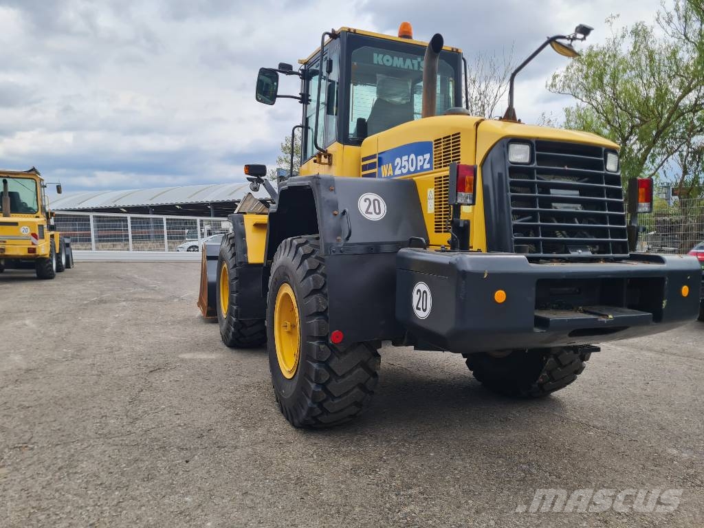 Komatsu Komatsu WA 250-5/SW Schaufel +Palettengabel/ 6158H لوادر بعجل