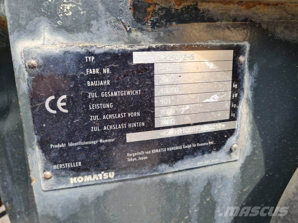 Komatsu Komatsu WA 250-5/SW Schaufel +Palettengabel/ 6158H لوادر بعجل