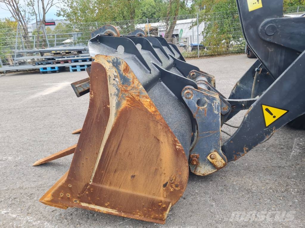 Komatsu Komatsu WA 250-5/SW Schaufel +Palettengabel/ 6158H لوادر بعجل