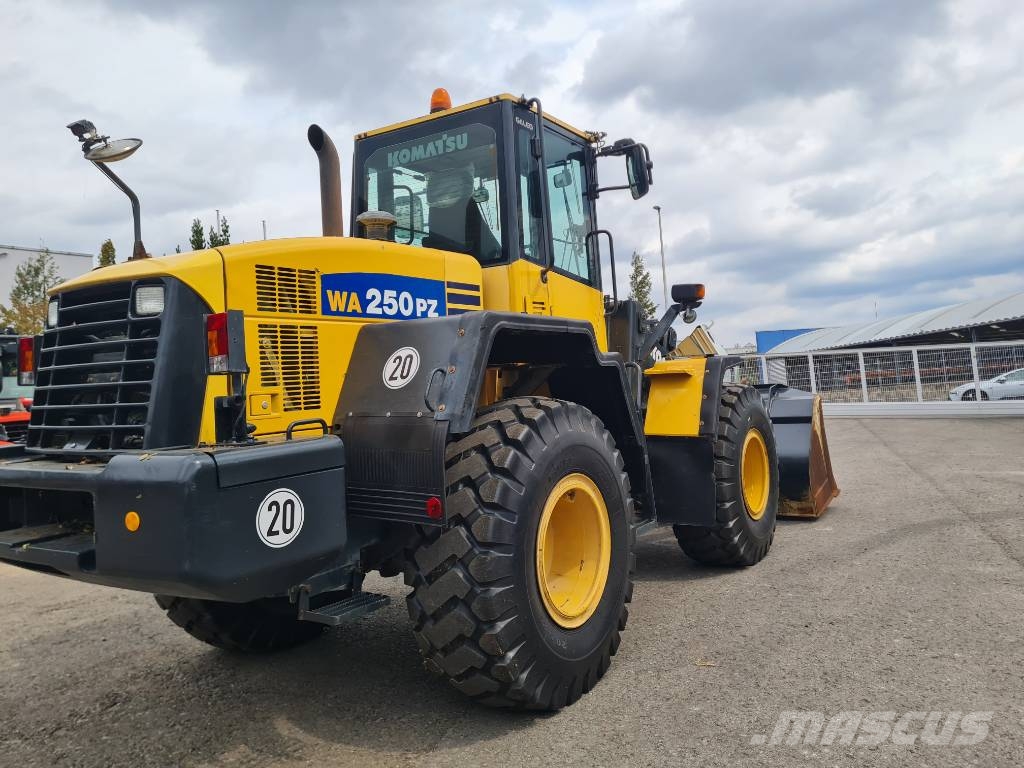 Komatsu Komatsu WA 250-5/SW Schaufel +Palettengabel/ 6158H لوادر بعجل