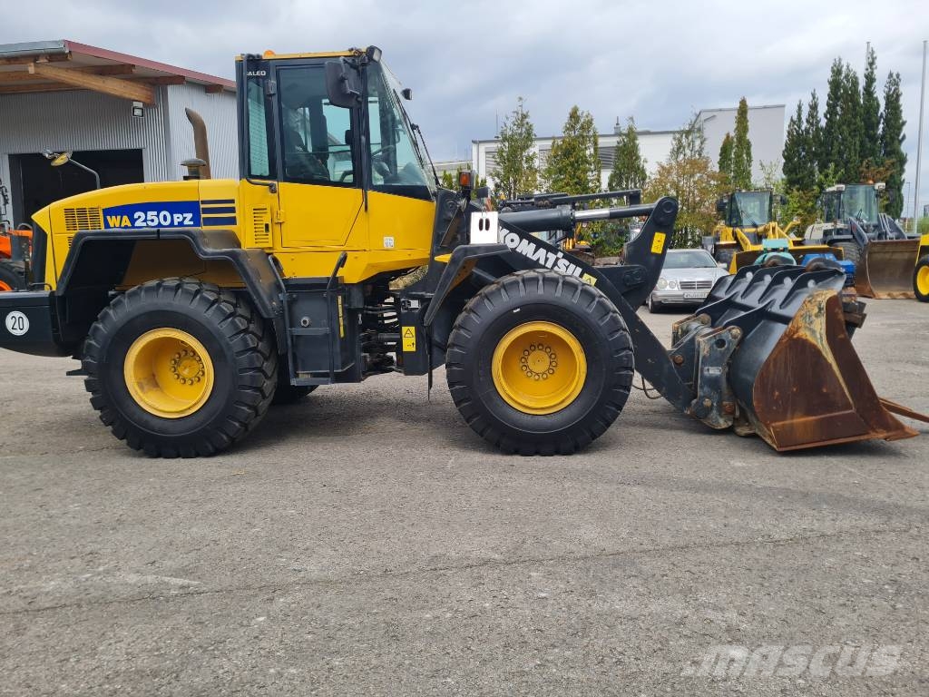 Komatsu Komatsu WA 250-5/SW Schaufel +Palettengabel/ 6158H لوادر بعجل