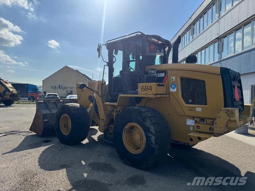 CAT 938M Chargeuse sur pneus