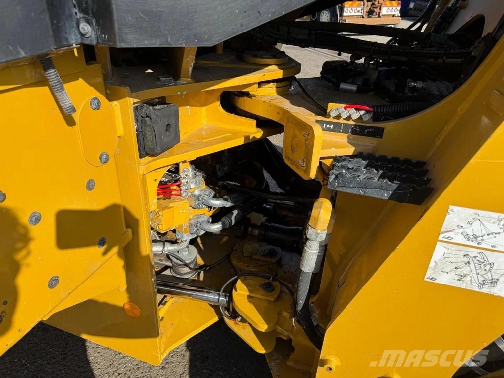 CAT 938M Chargeuse sur pneus