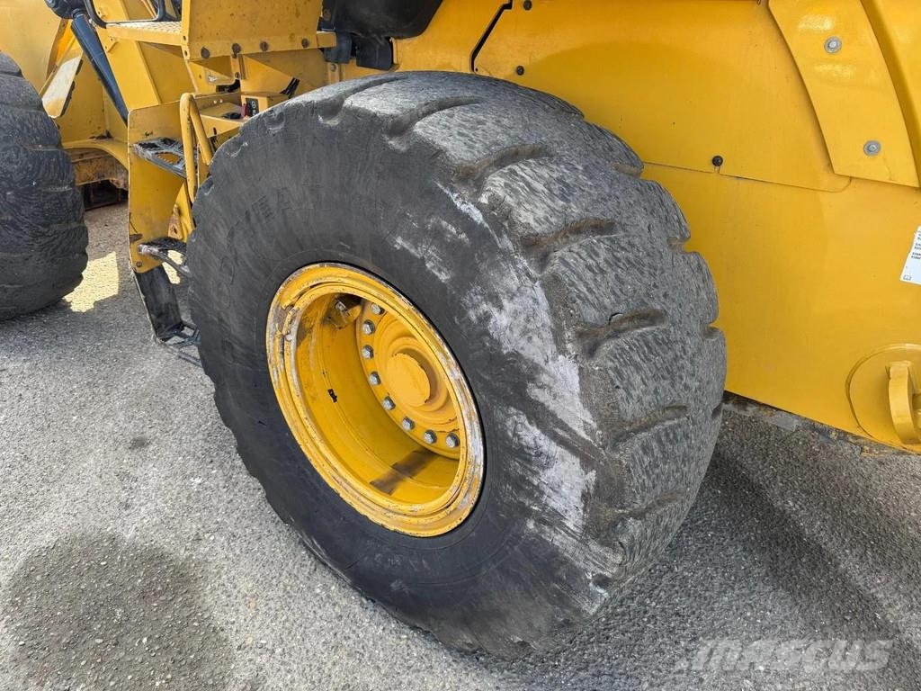 CAT 938M Chargeuse sur pneus