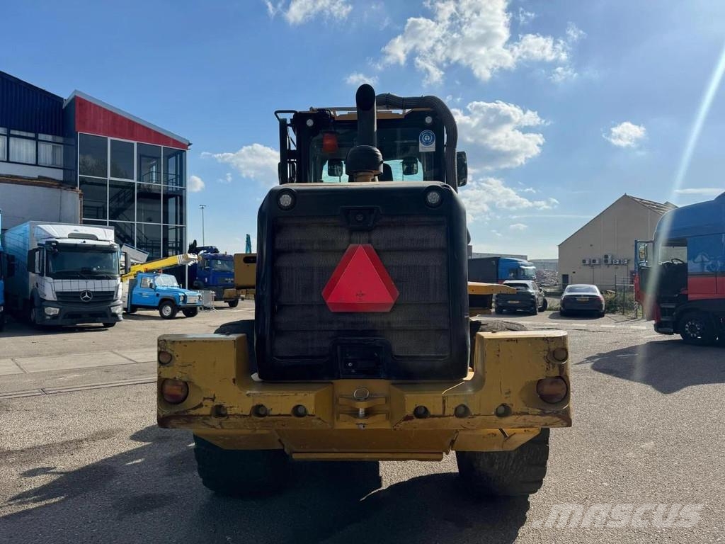 CAT 938M Chargeuse sur pneus