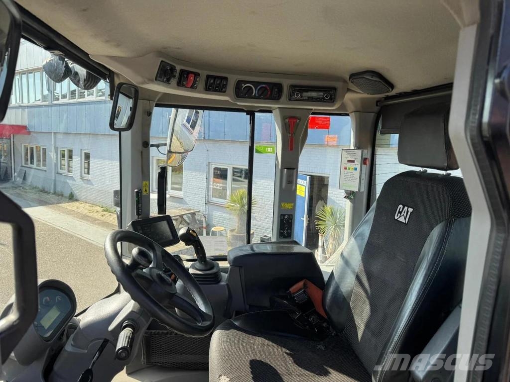 CAT 938M Chargeuse sur pneus