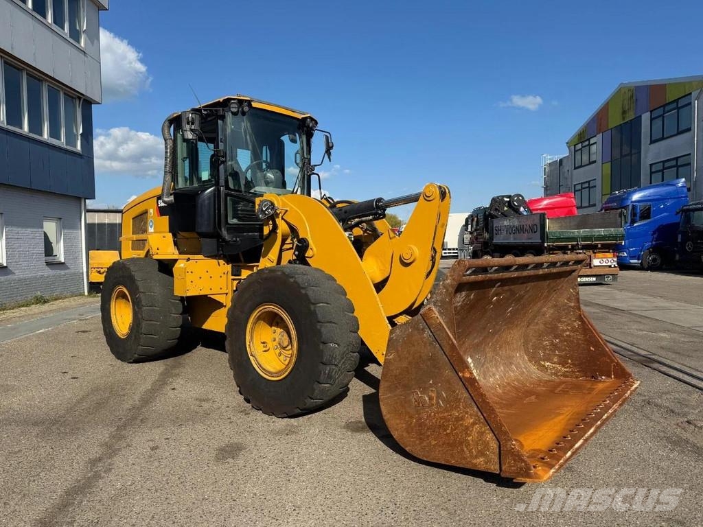 CAT 938M Chargeuse sur pneus