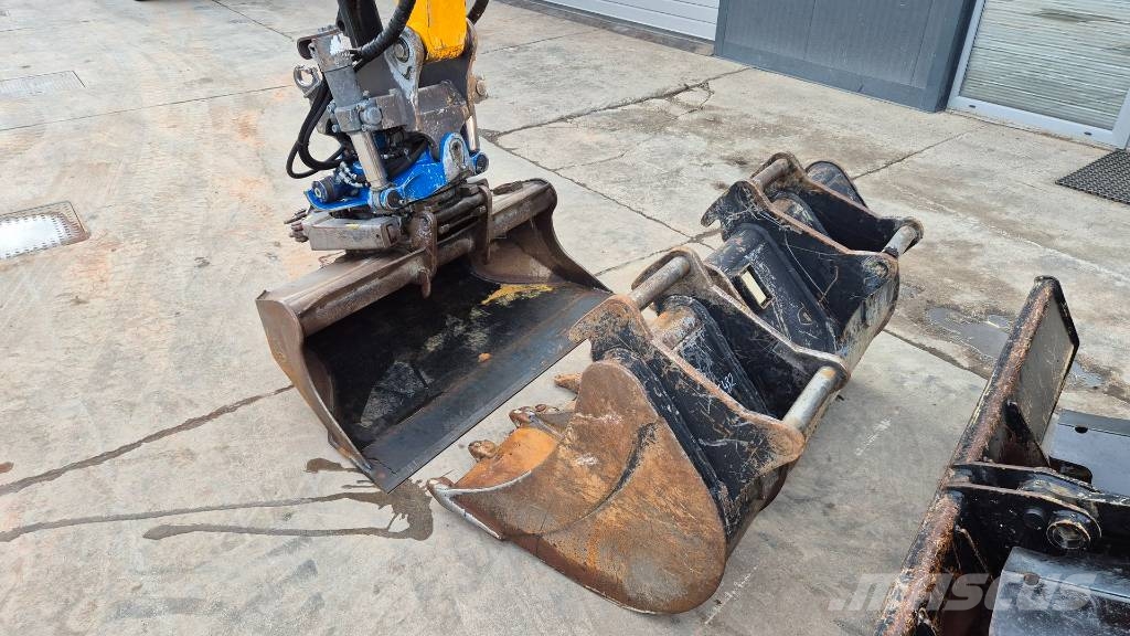 JCB HYDRADIG 110W - ROTOTILT - 2018 YEAR - 8415 HOURS Bagri na kolesih