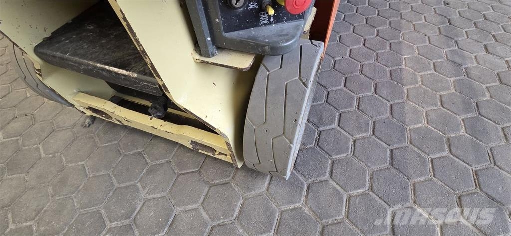 JLG 1230ES Henkilönostimet ja nostolaitteet