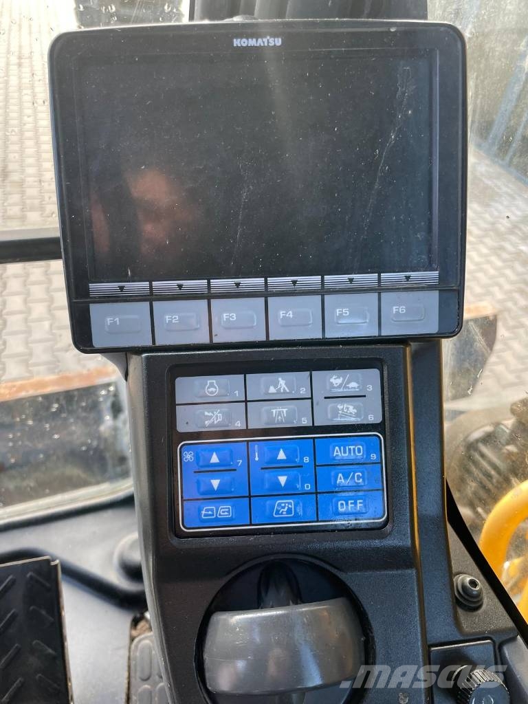 Komatsu PW160-10 Wielgraafmachines