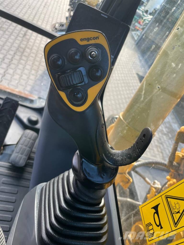 Komatsu PW160-10 Wielgraafmachines