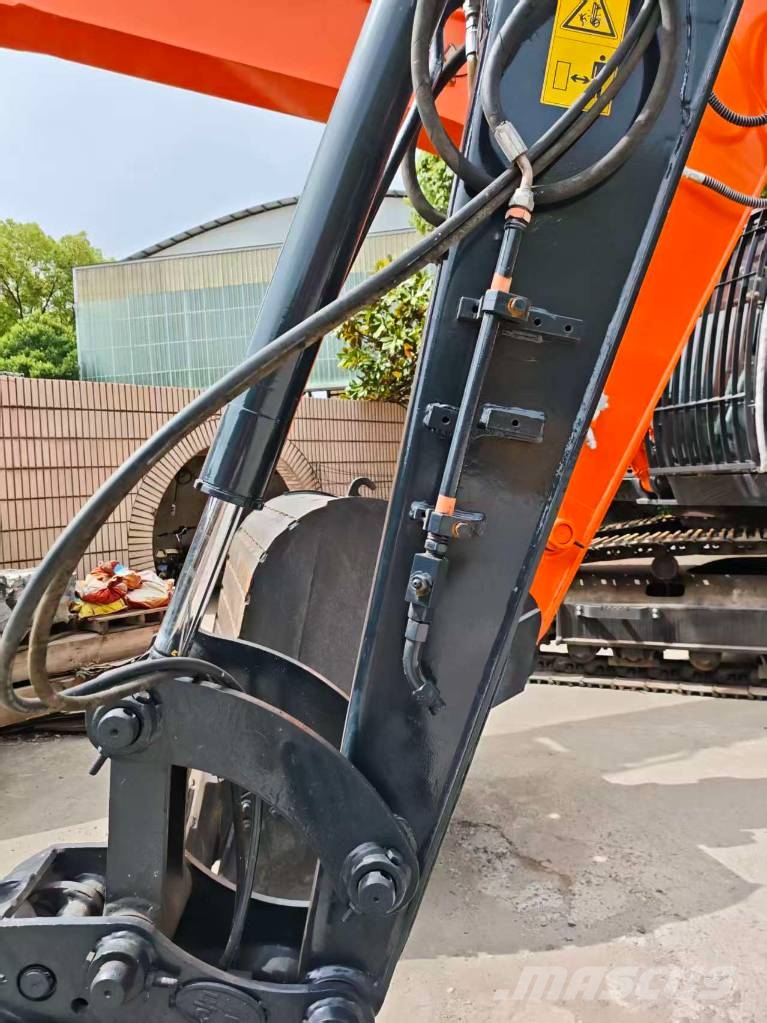 Hyundai 60 W VS Mobilbagger