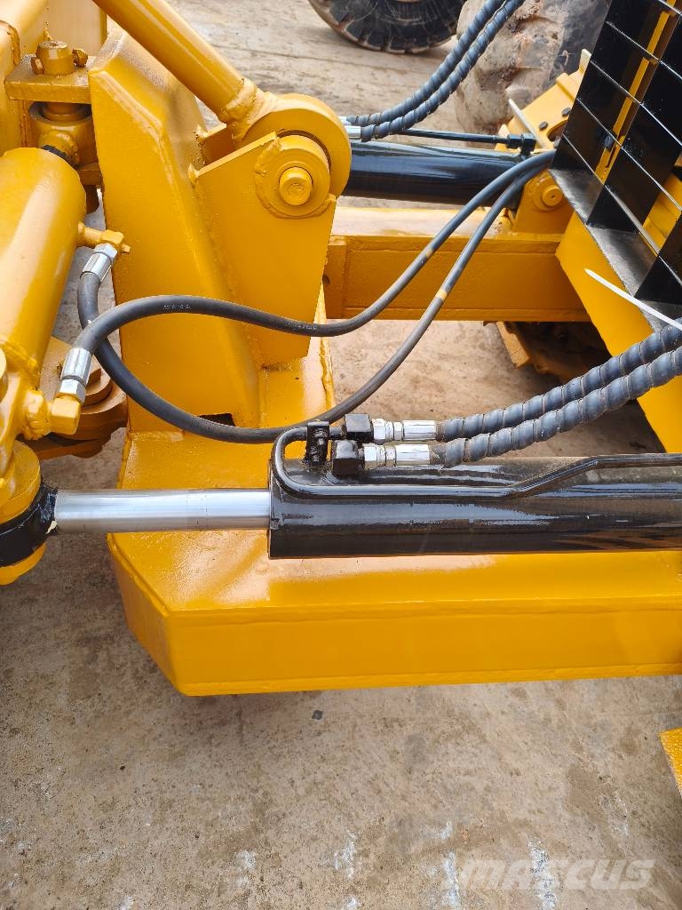 CAT D 5 K Kāpurķēžu buldozeri