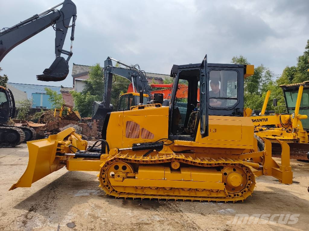 CAT D 5 K Kāpurķēžu buldozeri