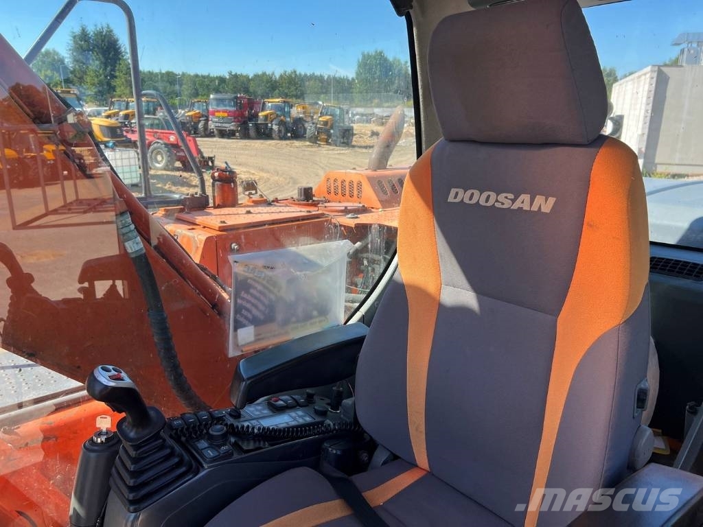 Doosan DX 140 W Wielgraafmachines
