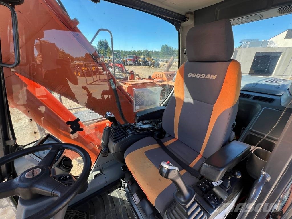 Doosan DX 140 W Wielgraafmachines