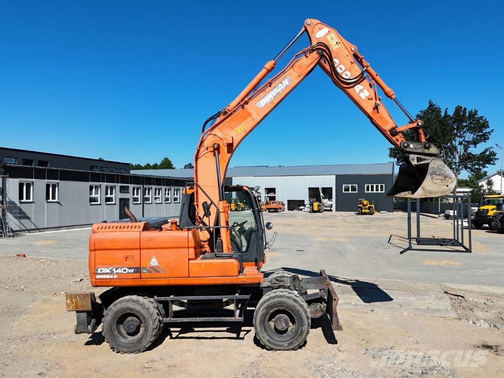 Doosan DX 140 W Wielgraafmachines