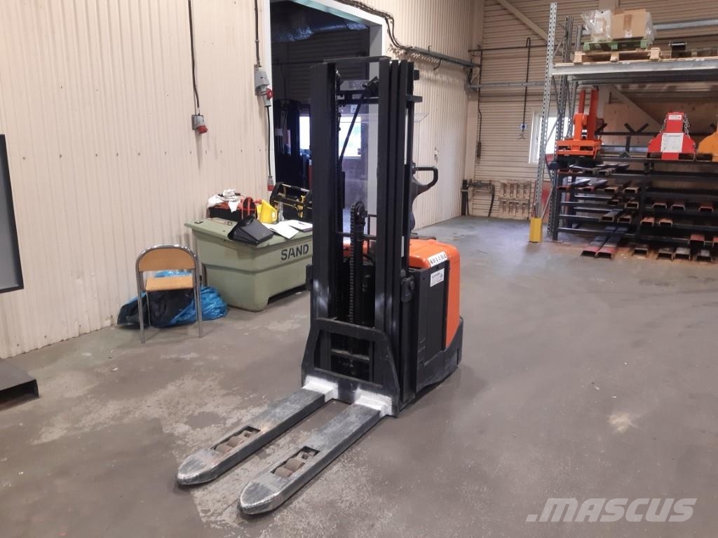 BT SPE125L Stāvot vadāmie palešu krautņotāji