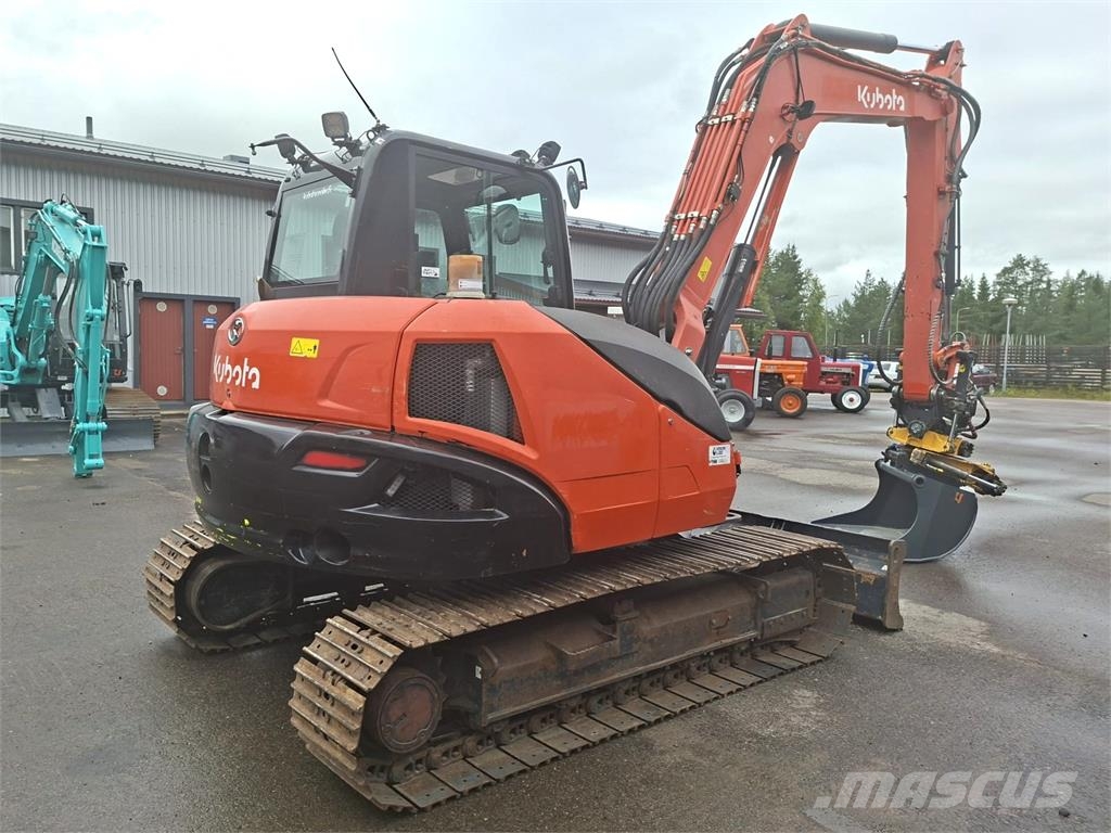 Kubota KX080-4a PYÖRITTÄJÄ PIHDEILLÄ Väikeekskavaatorid 7t-12t