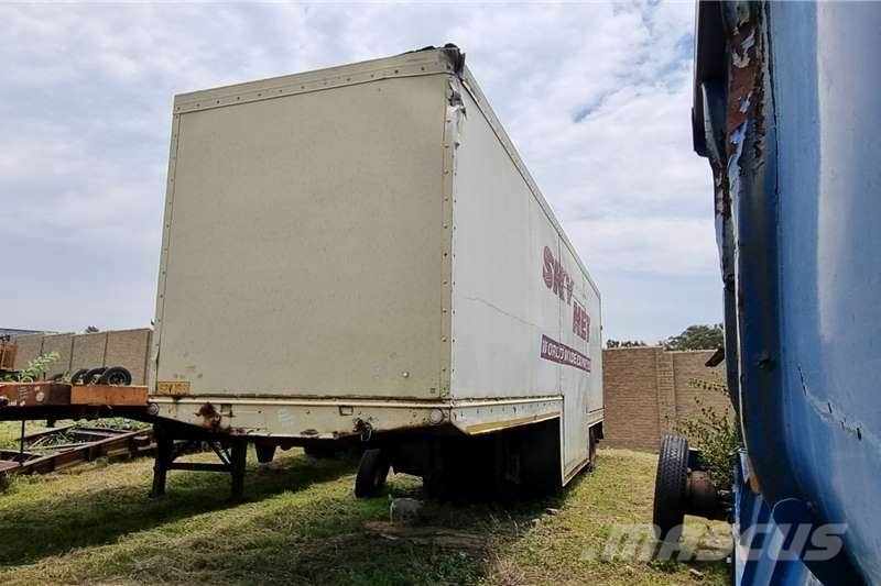 Henred 12m Tandem Axle Pantech Ďalšie nákladné vozidlá