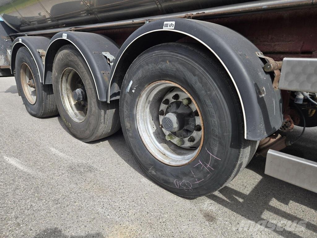 MILCOM SERVIS CNM 260 Semi remorque citerne
