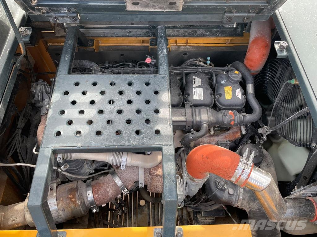 Hyundai HX480L Rupsgraafmachines