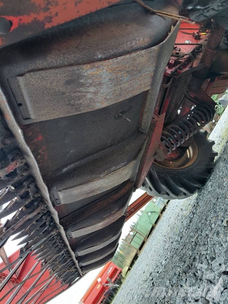 Massey Ferguson 206 leikkuupuimuri Derliaus nuėmimo kombainai