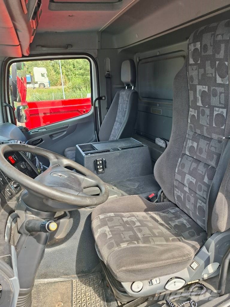 Mercedes-Benz Axor 1829 Camiones de cama baja