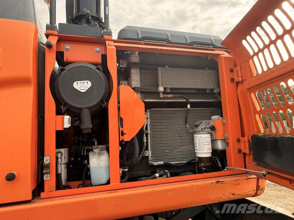 Doosan DX140W-3 Wheeled excavators
