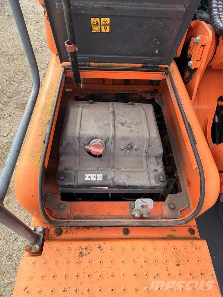 Doosan DX140W-3 Wheeled excavators