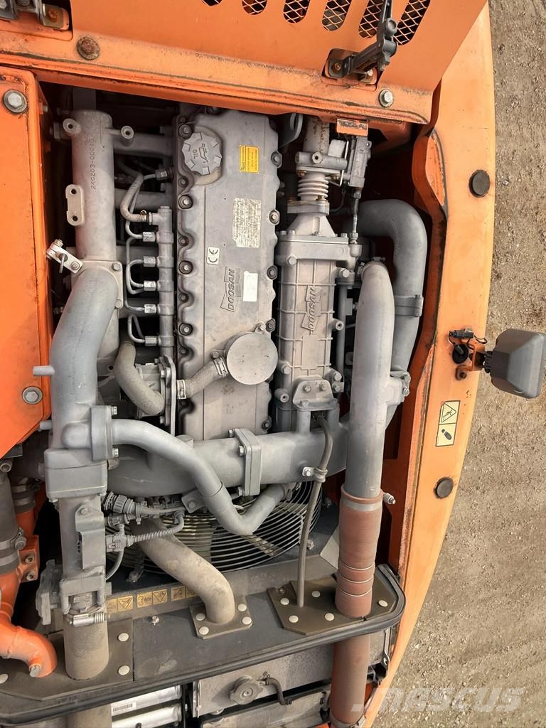 Doosan DX140W-3 Wheeled excavators