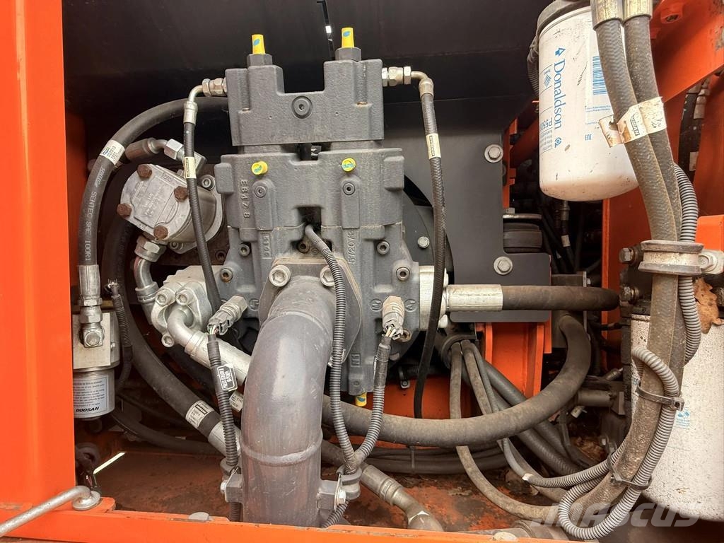 Doosan DX140W-3 Wheeled excavators