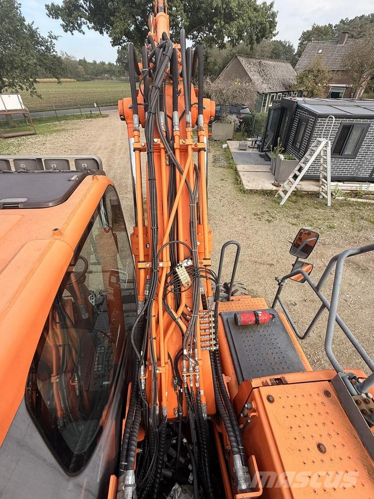 Doosan DX140W-3 Wheeled excavators
