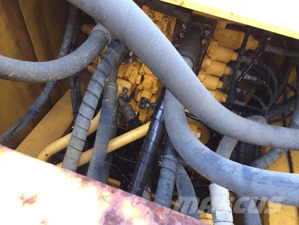 Komatsu PC200-8-AC Εκσκαφείς με ερπύστριες
