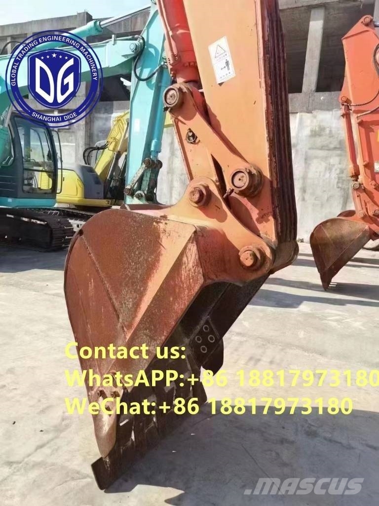 Hitachi ZX 135 US حفارات زحافة