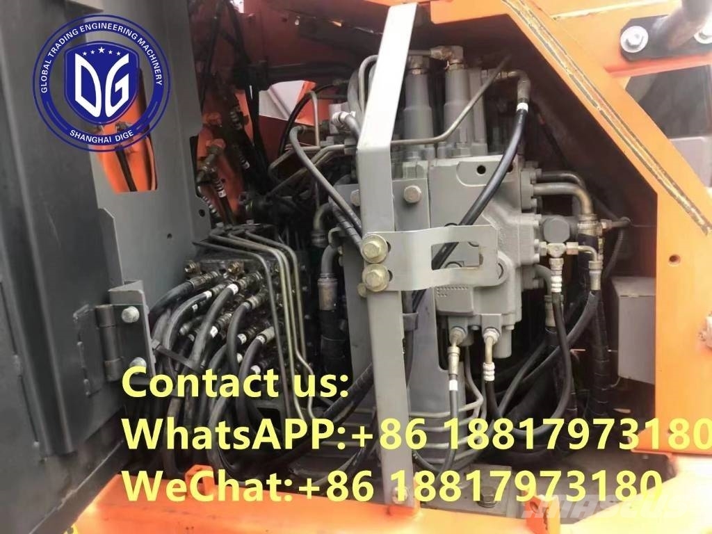 Hitachi ZX 135 US حفارات زحافة