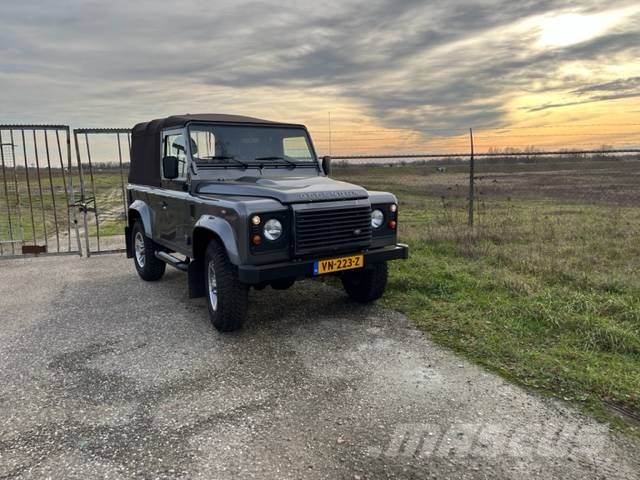 Land Rover Defender Iconic Edition 2017 only 8888 km Carros