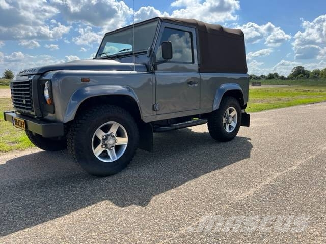 Land Rover Defender Iconic Edition 2017 only 8888 km Carros