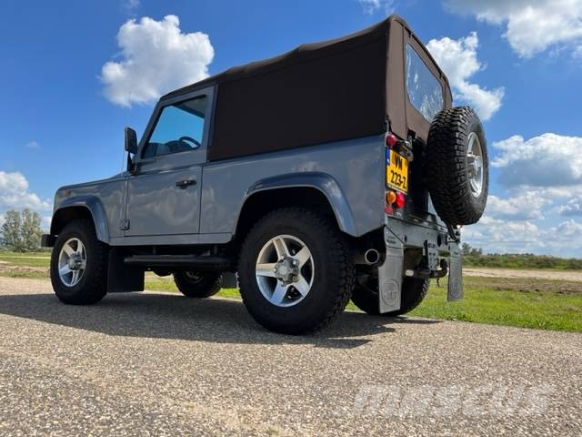 Land Rover Defender Iconic Edition 2017 only 8888 km Carros