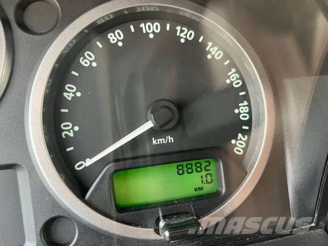 Land Rover Defender Iconic Edition 2017 only 8888 km Carros