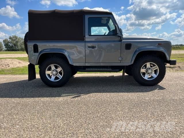 Land Rover Defender Iconic Edition 2017 only 8888 km Carros